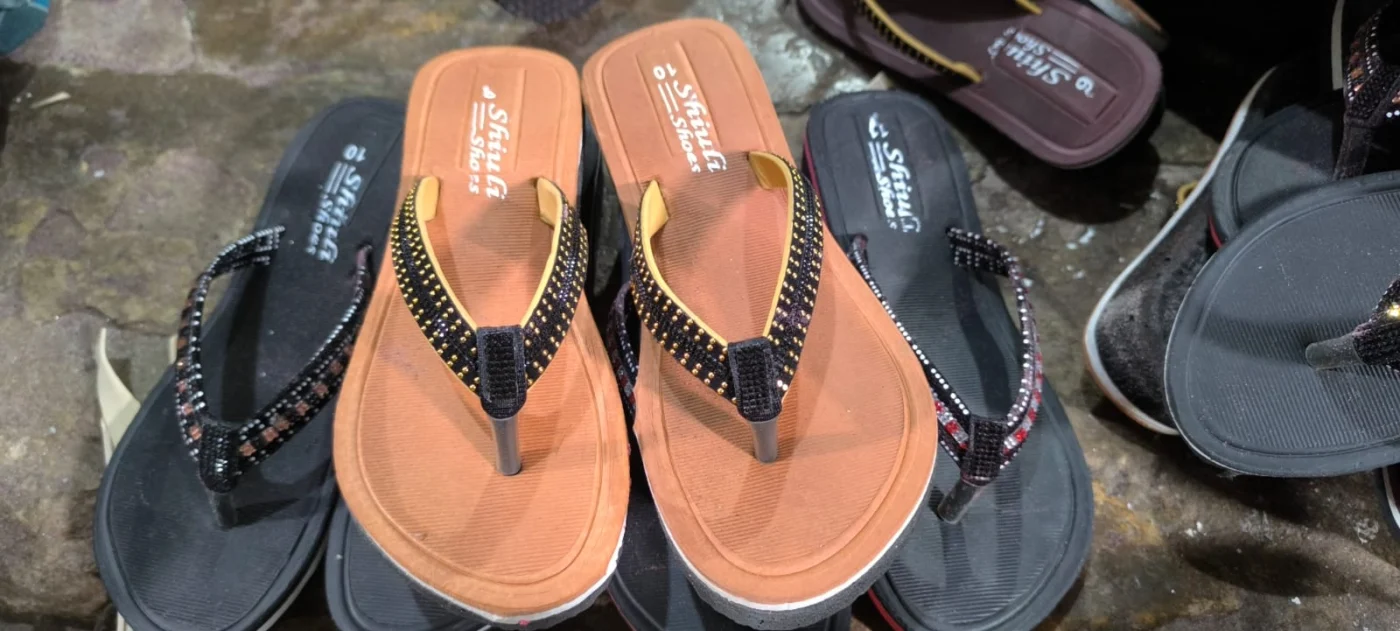 লেডিস জুতা