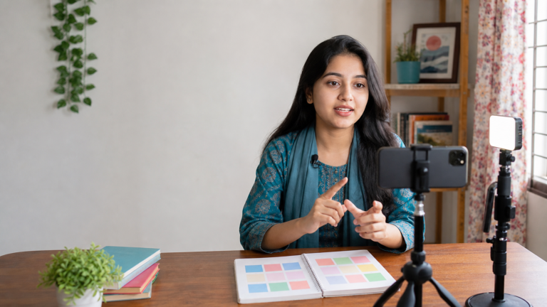ষাট দিনের টিকটক কনটেন্ট পরিকল্পনা অনুসারে ভিডিও তৈরি করছেন একজন বাংলাদেশি ক্রিয়েটর